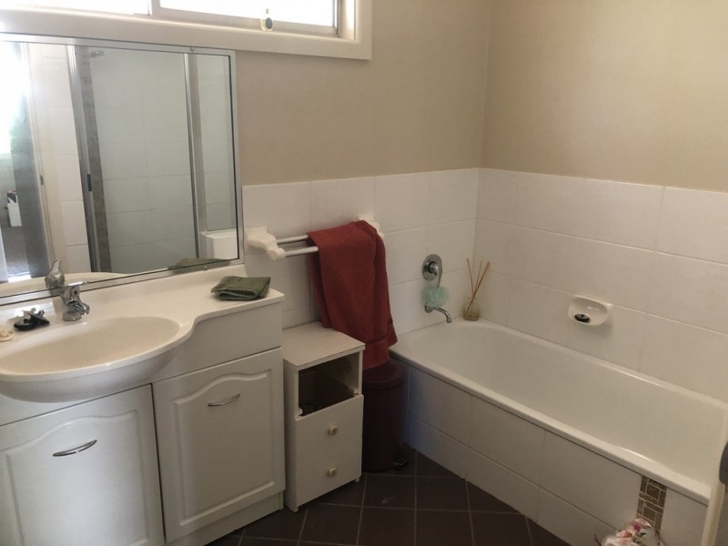 9 Captain Wilson Avenue, Parkes NSW 2870