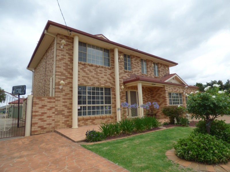 38 South Gloucester Street, Forbes NSW 2871