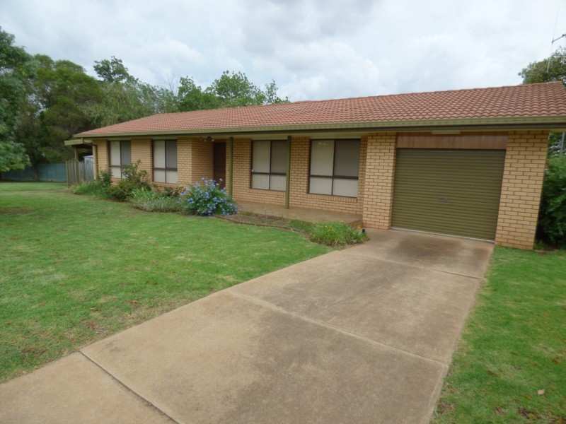 2 Blue Gum Street, Forbes NSW 2871