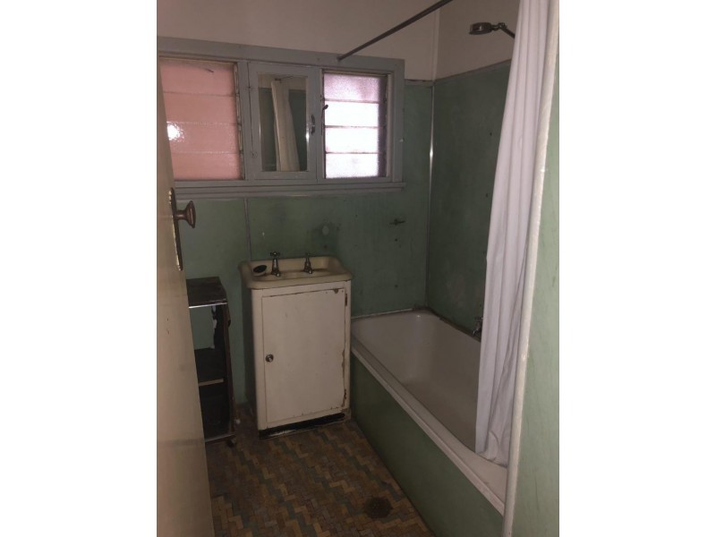 33 Caswell Street, Peak Hill NSW 2869