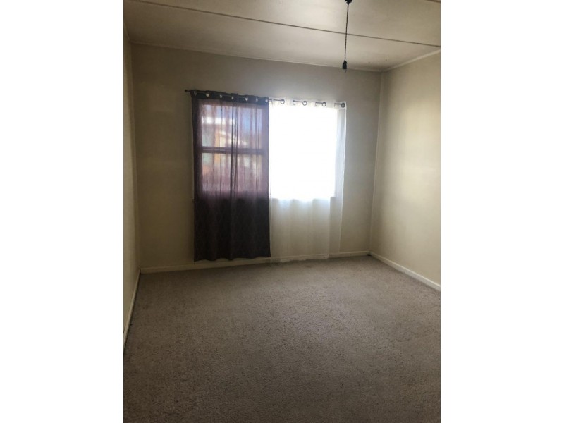 33 Caswell Street, Peak Hill NSW 2869