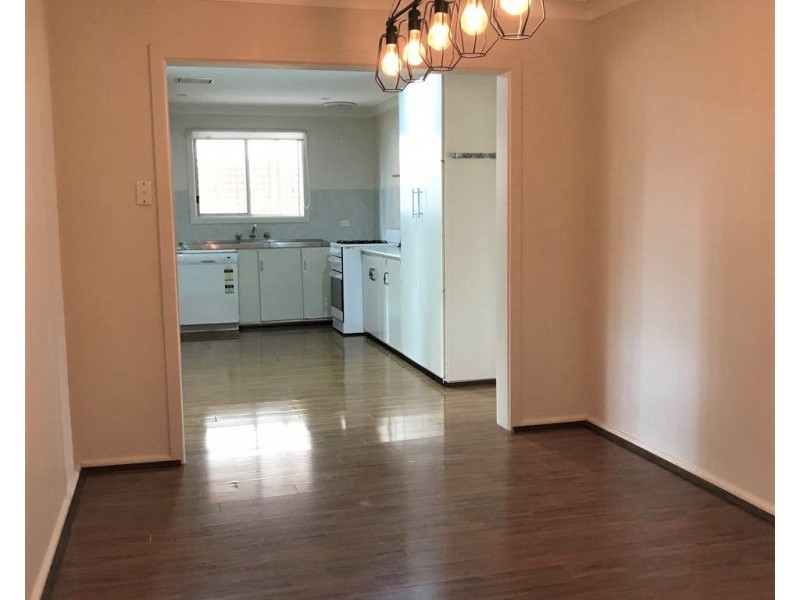 13 Callaghan Street, Parkes NSW 2870