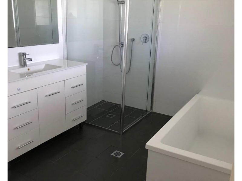 13 Callaghan Street, Parkes NSW 2870