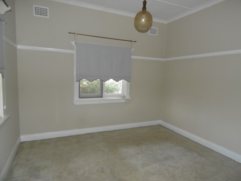 8 Ween Street, Peak Hill NSW 2869