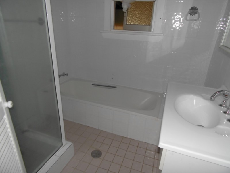 8 Ween Street, Peak Hill NSW 2869