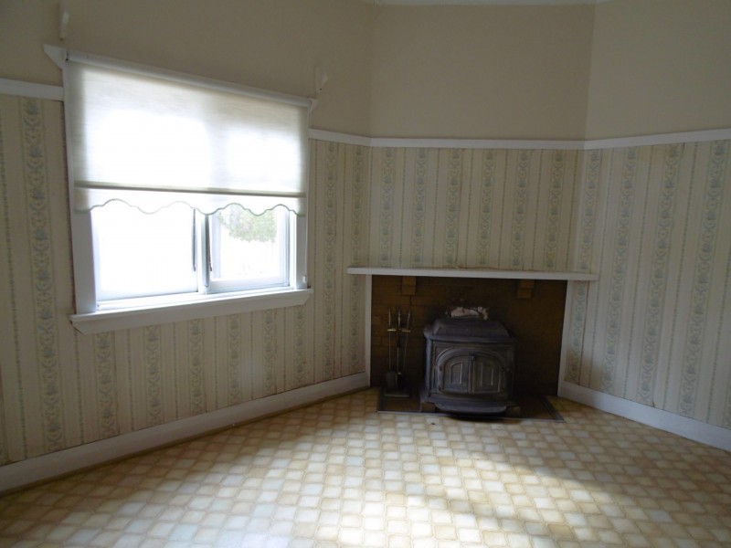 8 Ween Street, Peak Hill NSW 2869