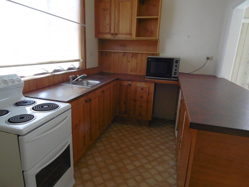 8 Ween Street, Peak Hill NSW 2869