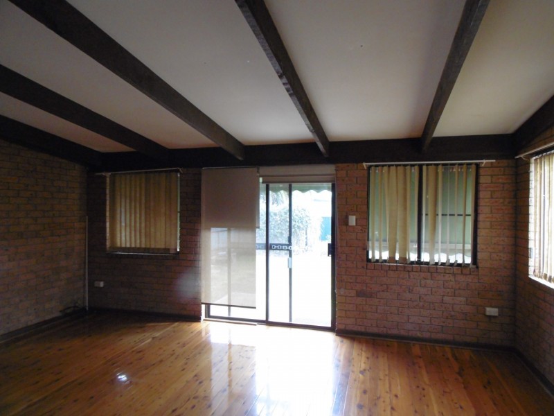 8 Ween Street, Peak Hill NSW 2869