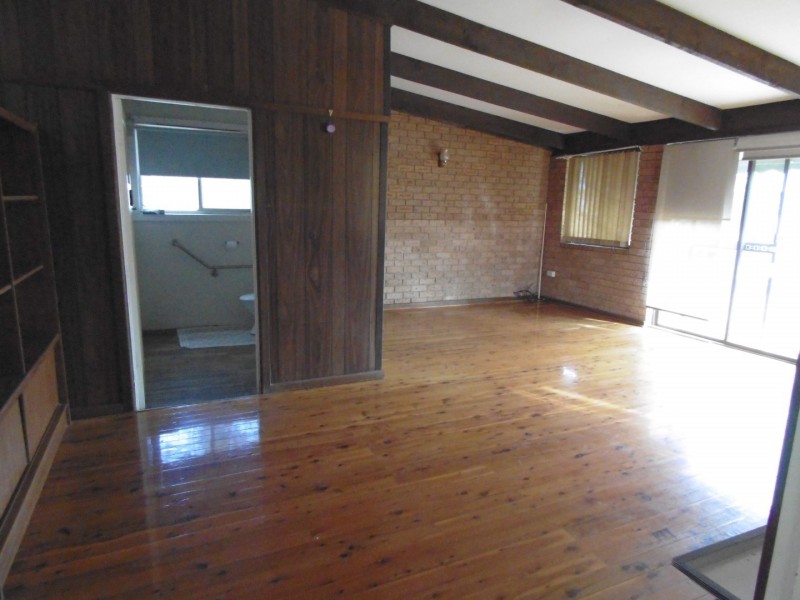 8 Ween Street, Peak Hill NSW 2869