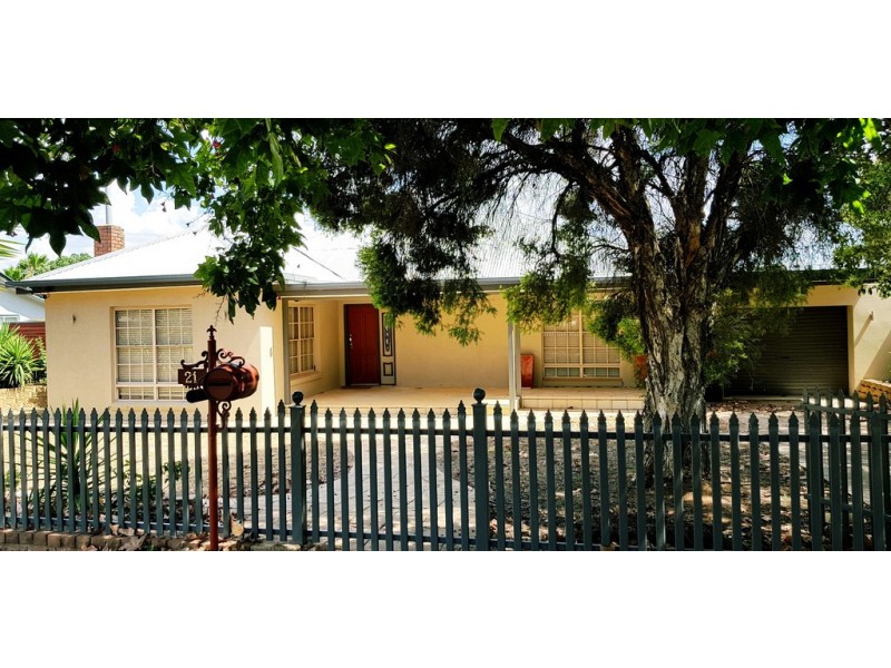 21 Thurlstone Street, Parkes NSW 2870