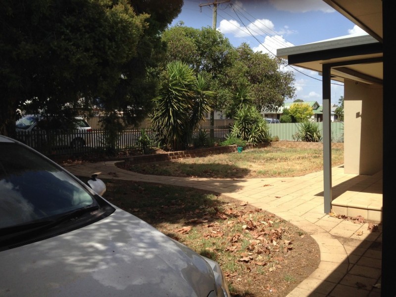 21 Thurlstone Street, Parkes NSW 2870