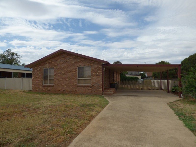 7 Powter Street, Forbes NSW 2871