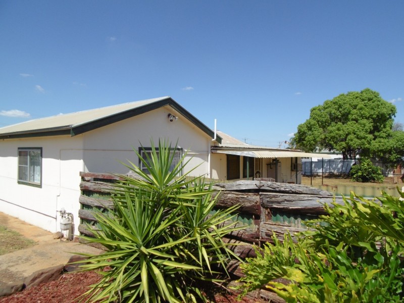 38 Charles Rigg Avenue, Parkes NSW 2870