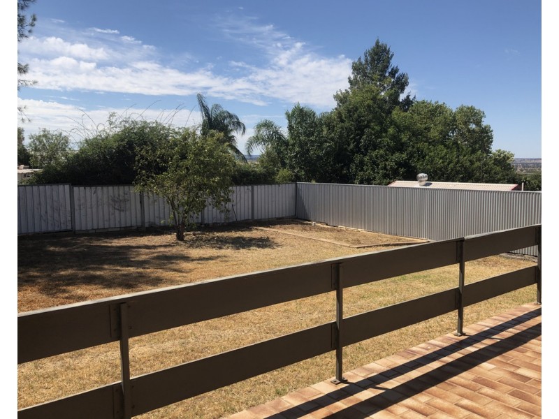 7 Mengarvie Road, Parkes NSW 2870