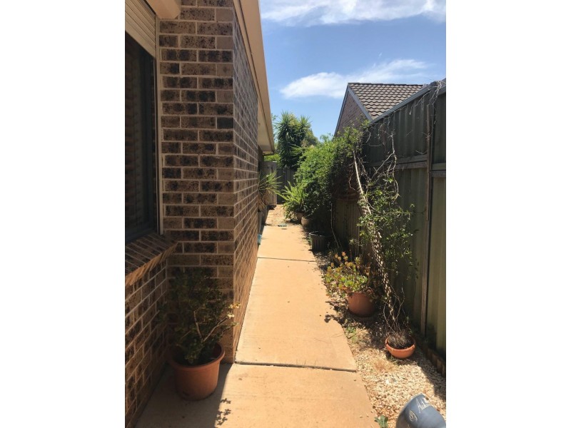 3 Thomas Tom Crescent, Parkes NSW 2870