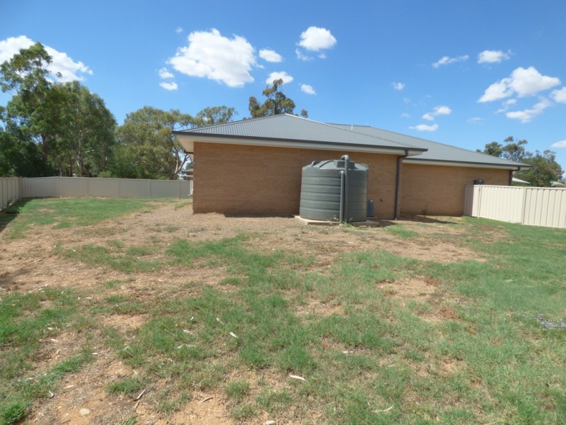 10 John Girdham Place, Forbes NSW 2871