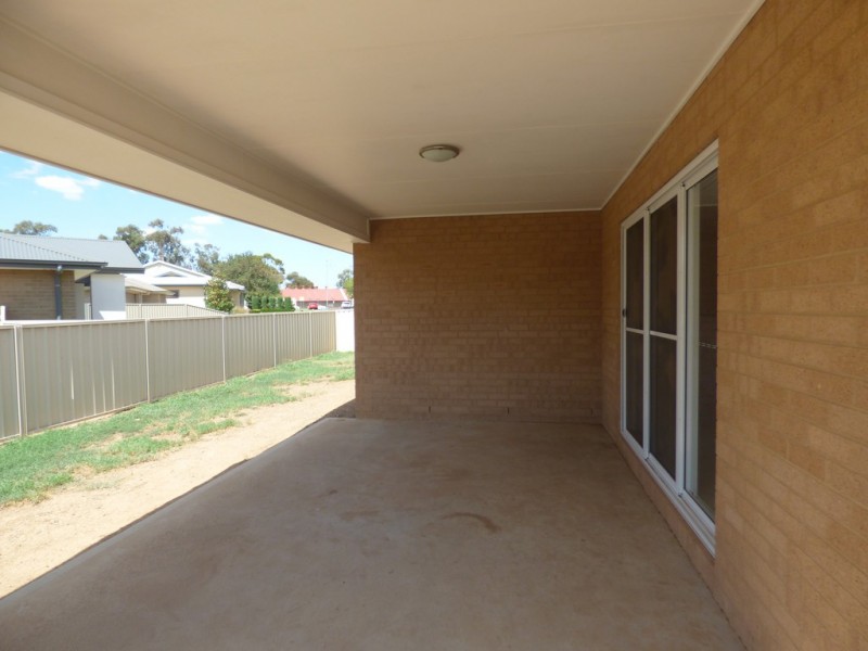 10 John Girdham Place, Forbes NSW 2871