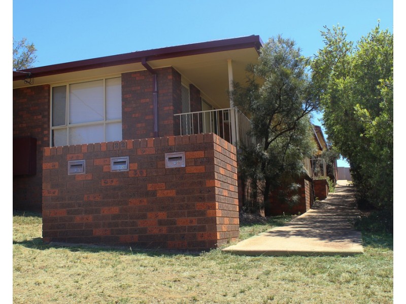 2/22 Howard Street, Parkes NSW 2870
