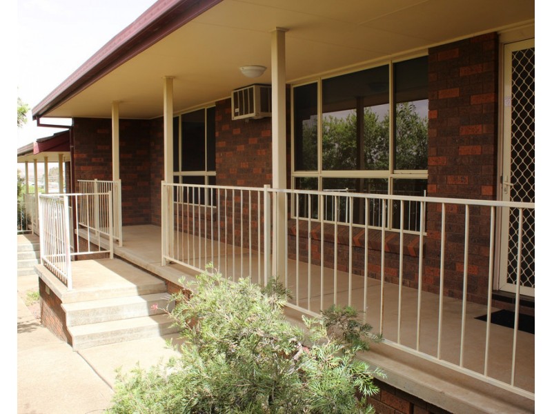 2/22 Howard Street, Parkes NSW 2870
