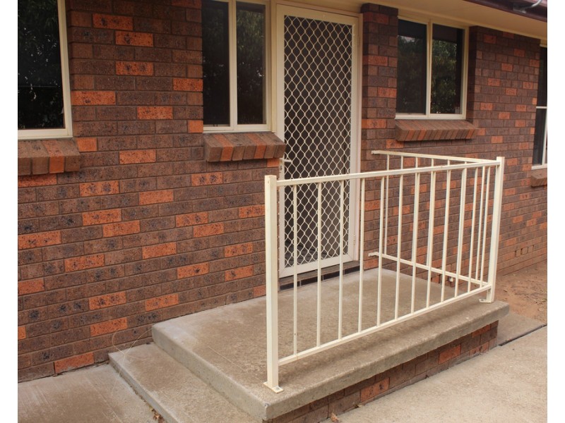 2/22 Howard Street, Parkes NSW 2870