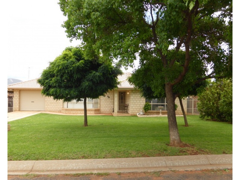 10 Noonan Street, Parkes NSW 2870