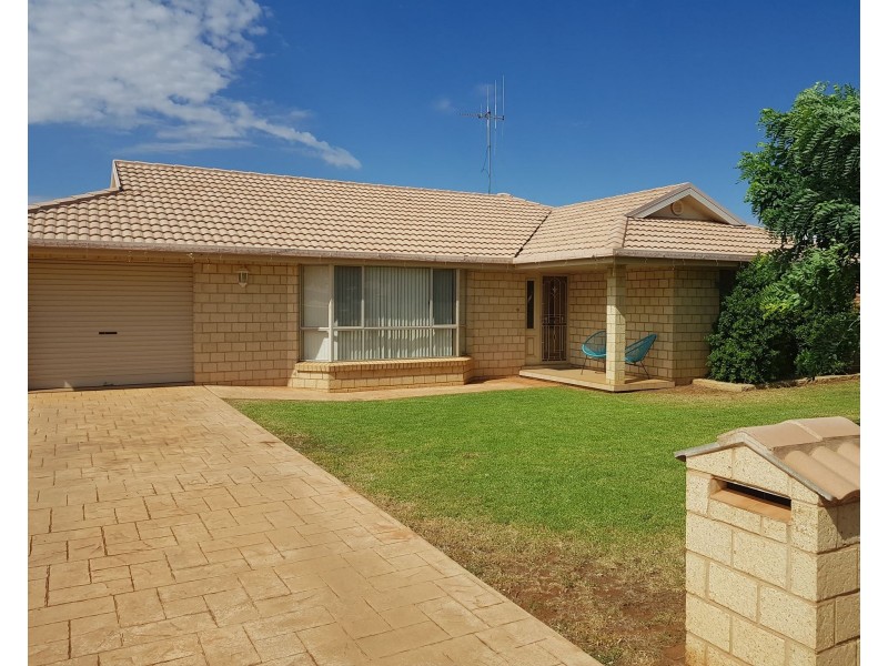 10 Noonan Street, Parkes NSW 2870