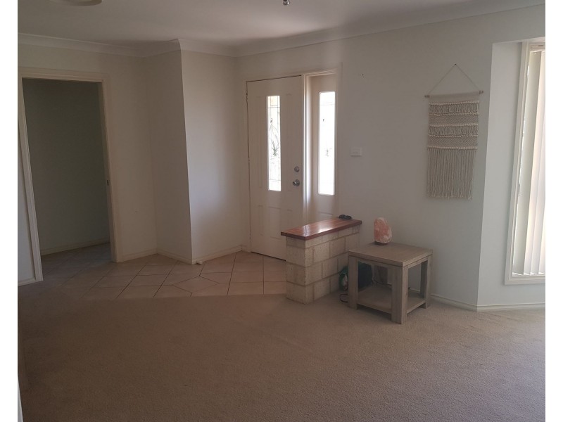 10 Noonan Street, Parkes NSW 2870