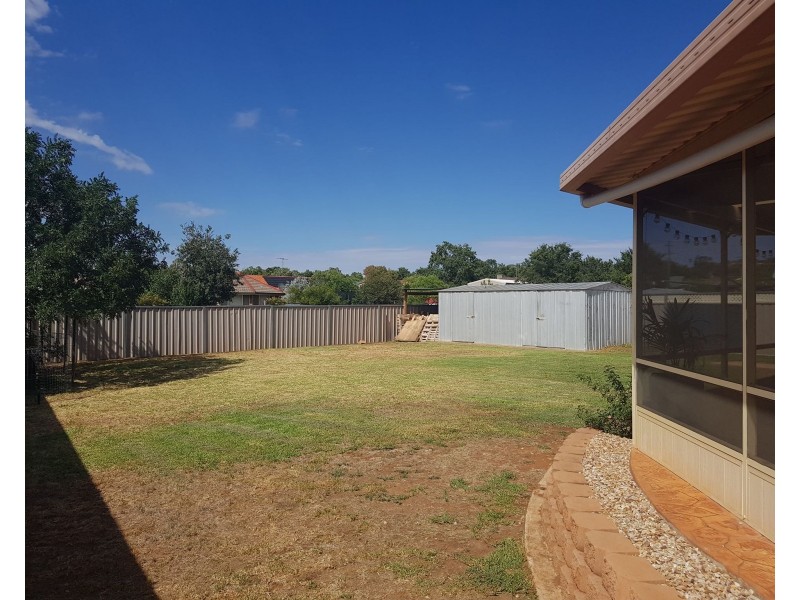 10 Noonan Street, Parkes NSW 2870
