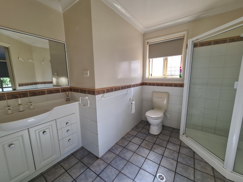 6 Caledonia Street, Parkes NSW 2870