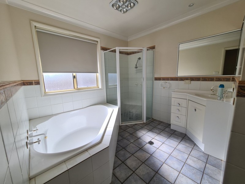 6 Caledonia Street, Parkes NSW 2870