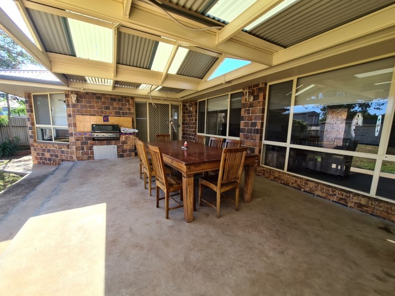 6 Caledonia Street, Parkes NSW 2870