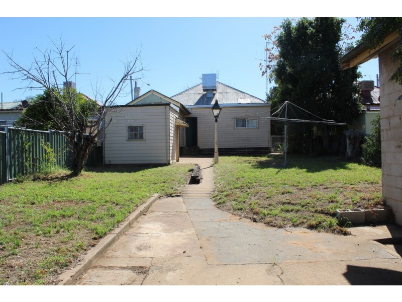 106 Clarinda street, Parkes NSW 2870