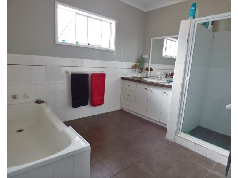 195 Farnell Street, Forbes NSW 2871