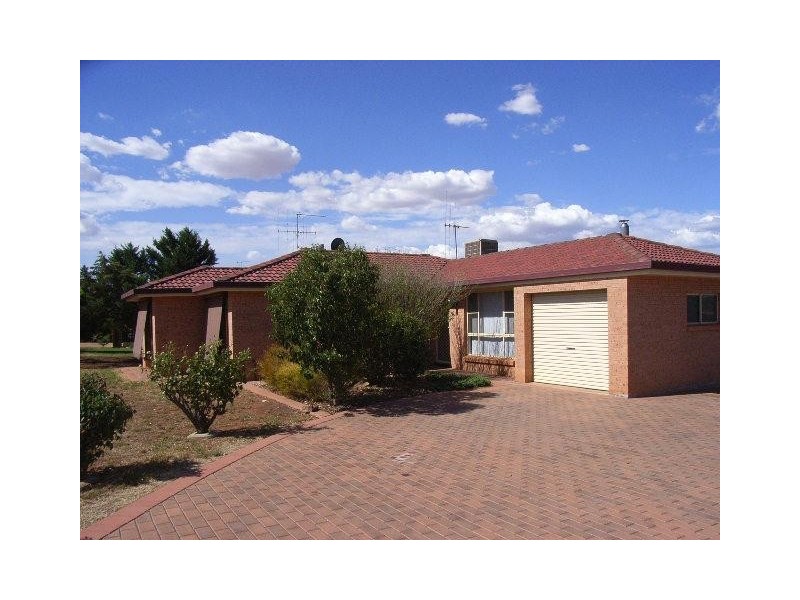 19 Danilenko Street, Parkes NSW 2870