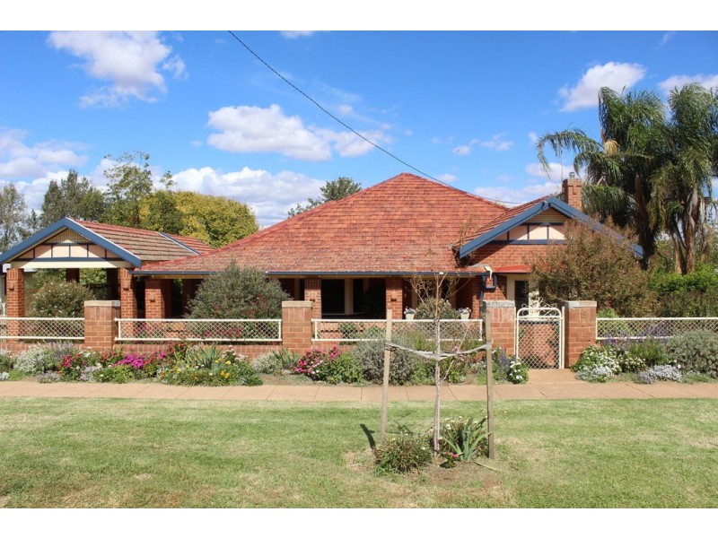 15 Gap St, Parkes NSW 2870