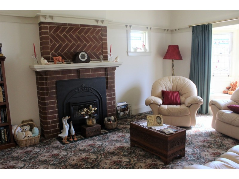 15 Gap St, Parkes NSW 2870