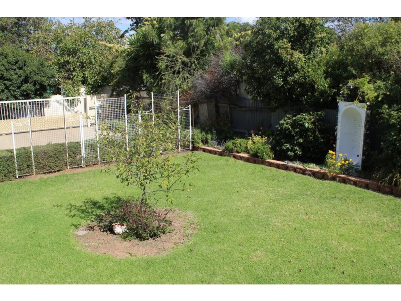 15 Gap St, Parkes NSW 2870