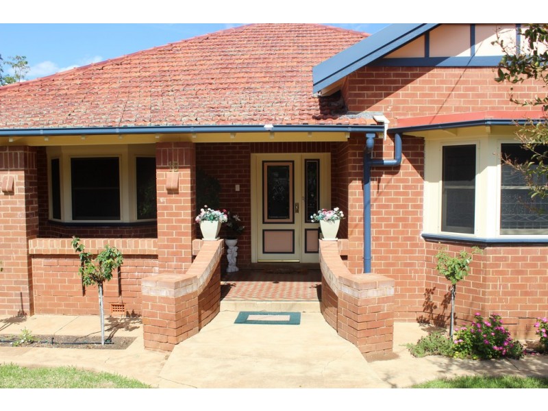 15 Gap St, Parkes NSW 2870