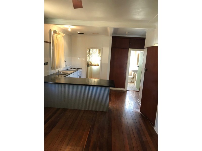 10 Gallop Ave, Parkes NSW 2870