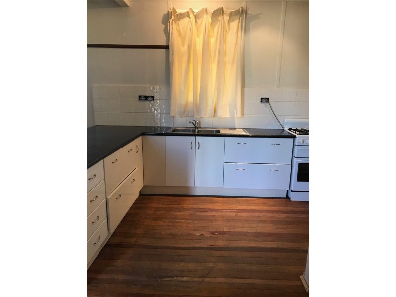 10 Gallop Ave, Parkes NSW 2870