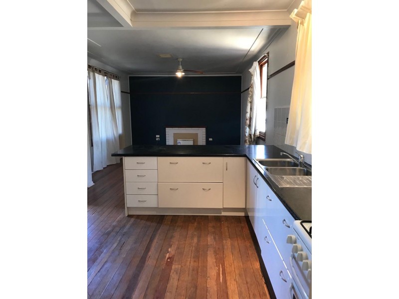 10 Gallop Ave, Parkes NSW 2870