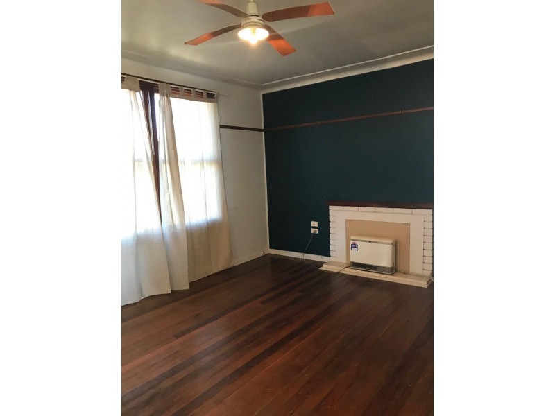 10 Gallop Ave, Parkes NSW 2870