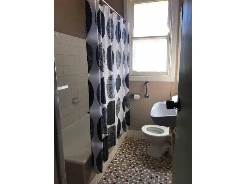 10 Gallop Ave, Parkes NSW 2870