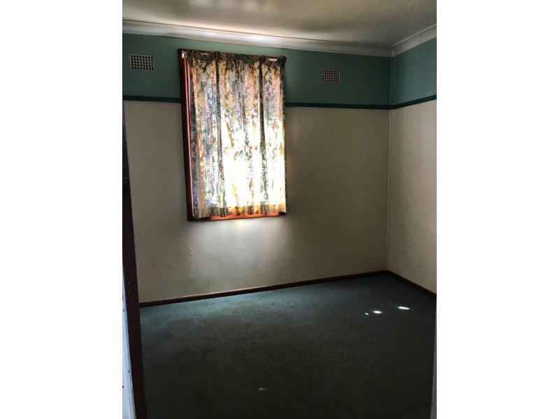 10 Gallop Ave, Parkes NSW 2870