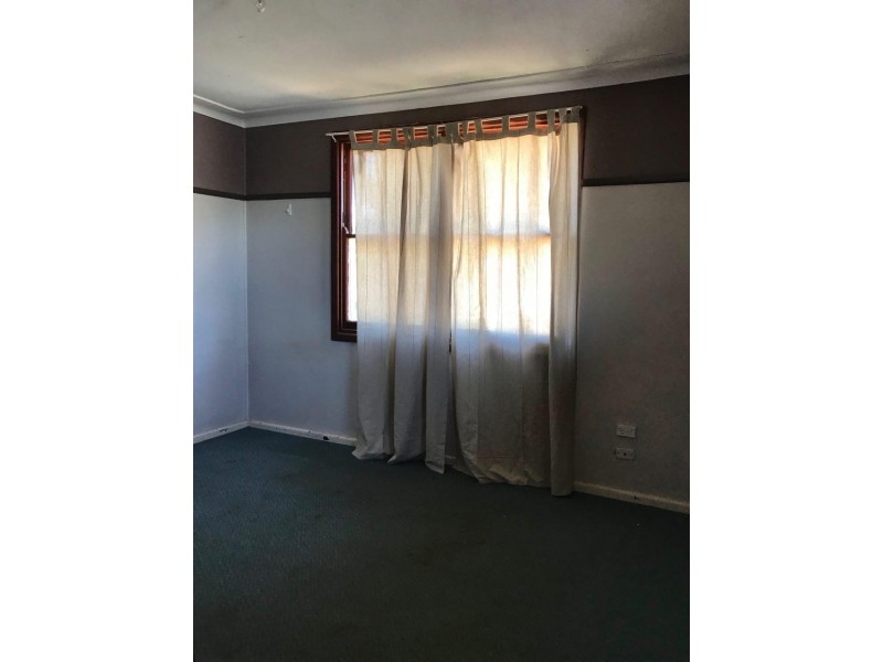 10 Gallop Ave, Parkes NSW 2870