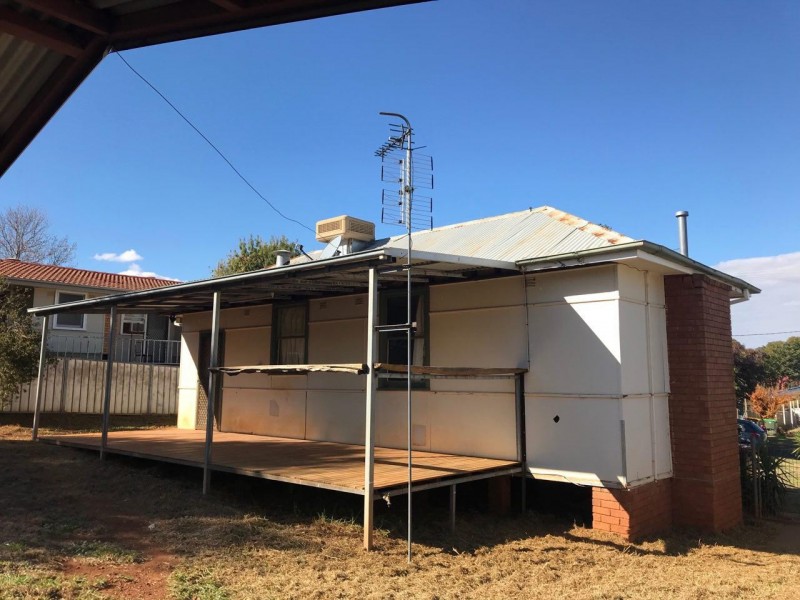 10 Gallop Ave, Parkes NSW 2870