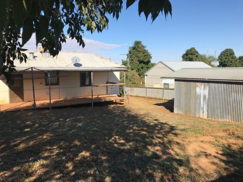 10 Gallop Ave, Parkes NSW 2870