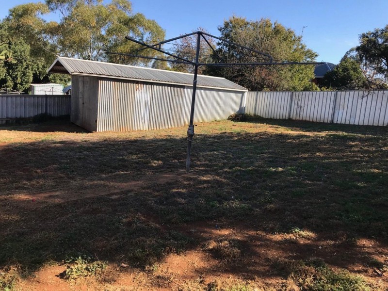10 Gallop Ave, Parkes NSW 2870