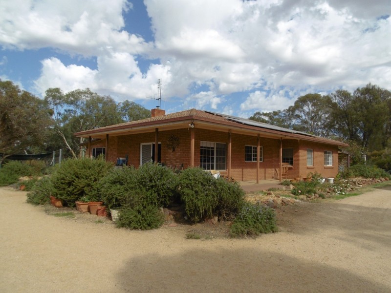 64 Terrill Road, Parkes NSW 2870