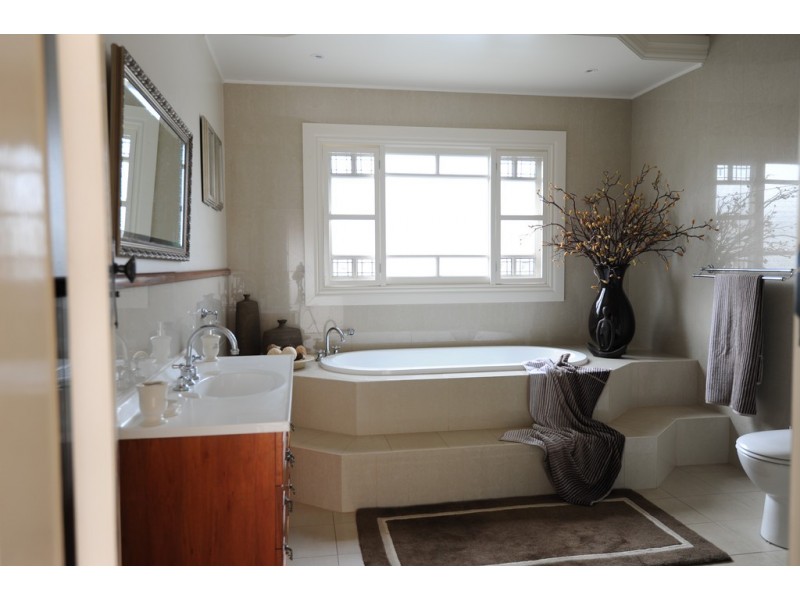 8 High St, Parkes NSW 2870